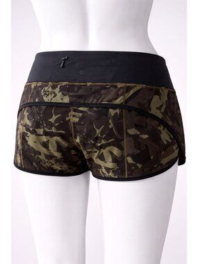 Lululemon Speed Short size 6 Green/Blk Fatique Camo 2.5" inseam